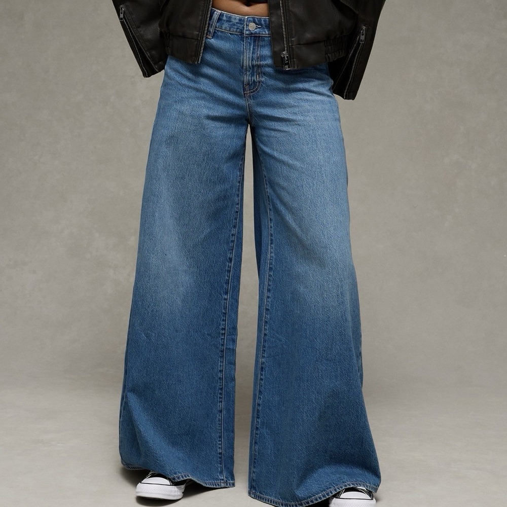 American Eagle Women's Dreamy Drape A-Line Fit Jeans 6 Medium Blue Wide Leg NWT